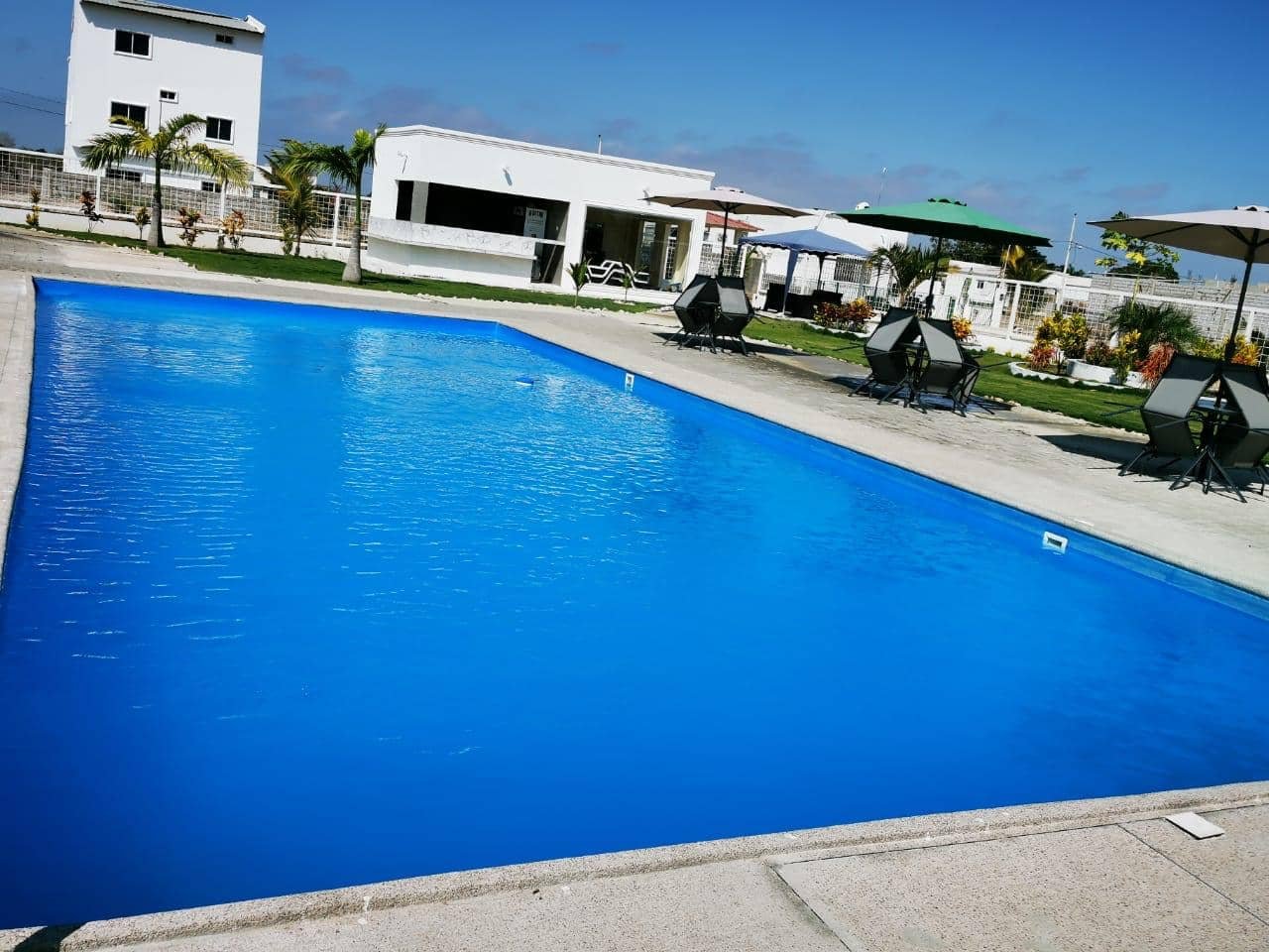 Casas-en-la-playa-con-piscina-venta-guayaquil-Ecuador